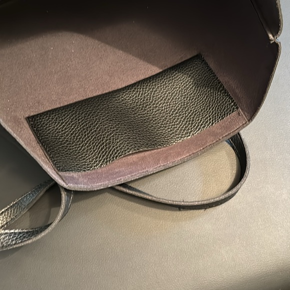 Vince Camuto shoulder bag. - Picture 2 of 6